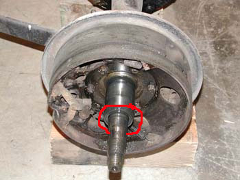 Rear axle tube with oil seal