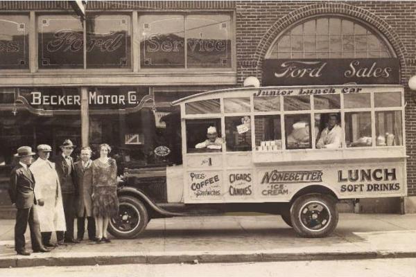PHOTO-CHICAGO-BECKER-MOTOR-COMPANY-FORD-SERVICE-JUNIOR-LUNCH-CAR-IN-FRONT-NOTE-CIGARS-AND-CANDY-.jpg