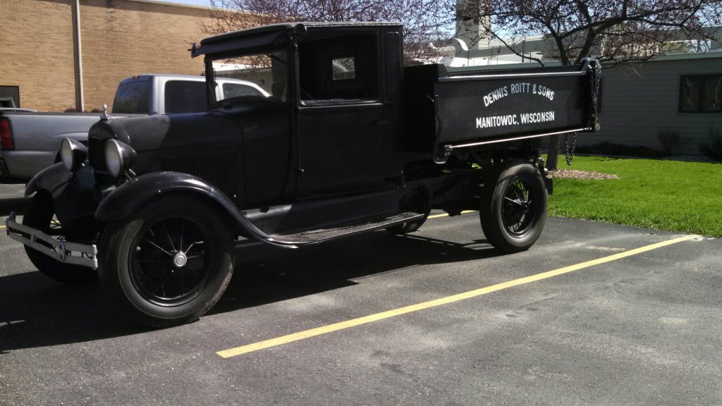 Nice spring day to drive to work in the old truck_7MAY13.jpg