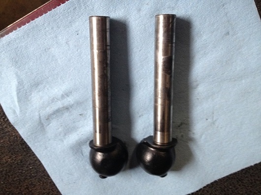 KING PIN BOLTS.JPG