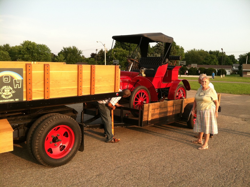 hauling 1906 cadillac